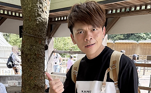 蔡阿嘎獲街頭藝人證照！公園突襲開唱「募款金額曝光」