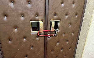 直擊》綠將立法院全境封鎖 門鎖遭灌熱熔膠、記者席大鎖鎖死