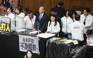 抗議聲中三讀《選罷法》修法 罷免連署須附身分證影本