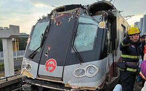 上海版「中捷事故」！吊臂砸落軌道 列車迎面撞擊