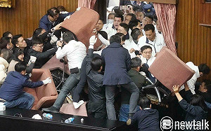 朝野惡鬥  民調：民進黨支持度反而逆勢成長2% 