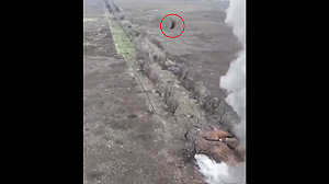 (影) 俄軍被炸到「高空彈跳」!俄4千精銳攻扎波羅熱 2烏軍深入敵營俘5士兵