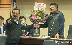 議場衝突後！藍委吳宗憲眼傷、醫生下令當1個月低頭族