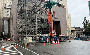 工人市府前搭舞台摔死！陳怡君：蔣萬安該自省而非老蹭演唱會熱度