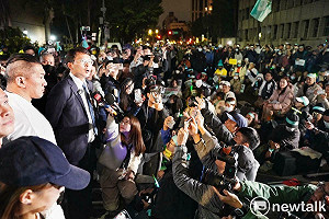 「111釘孤枝」小草上街聲援柯文哲  吳靜怡:民眾黨不該煽動小草成代罪羔羊
