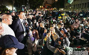 「藍綠都有大咖被法辦 只有民眾黨動員群眾施壓法官」律師：民主之恥！