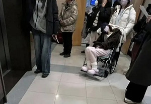 (影)趙露思病倒送急診：疑罹神經系統重症 娛樂圈高壓環境再掀爭議