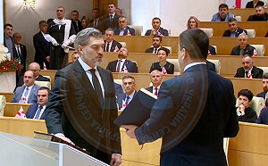 (影) 親俄喬治亞總統就職遭大量民眾抗議反對 親歐派前總統：他缺乏合法性