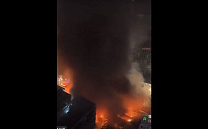 (影) 重慶大樓燒8個多小時、寶雞氣爆 中國多地爆火警 網批：宛如世界末日