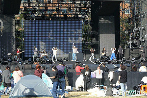 台南好young跨年晚會精彩無限  粉絲帳棚卡位「李太太」要陪李俊昊跨年