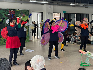 高雄社區樂齡劇團首演 音樂劇《蟲蟲的夢想》嗨翻幼兒園 