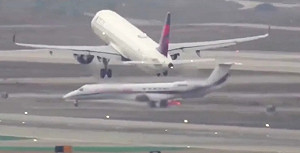 差點又是重大空難! 洛杉磯2客機險跑道相撞 塔台空管急喊:「停下!停下!停下!」