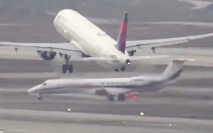 差點又是重大空難! 洛杉磯2客機險跑道相撞 塔台空管急喊:「停下！停下！停下！」