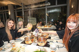 台中跨年好熱鬧!「幻藍小熊」體驗涮屋馬牛骨湯 台中福華璀璨跨年派對