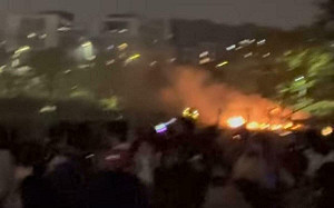 台中跨年煙火傷人 民眾下身著火、外套破大洞