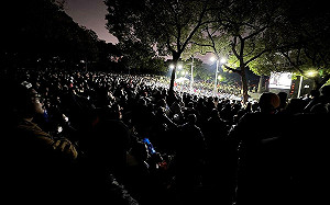 「在大安森林公園一邊哭一邊跨年」   外媒：世界上最奇特的跨年 