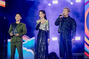 操刀2025高雄跨年主持服裝 設計師ERIKACHUNG呈現城市山海交織之美