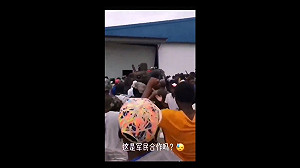 (影) 莫三比克暴民用中國裝甲車洗劫中國商店! 北京不撤僑 中媒不敢報