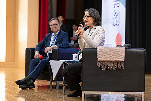 蕭美琴赴高醫大演講 期勉同學發揮「戰貓精神」讓台灣走向世界