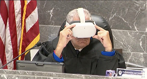 (影) 法庭首次! 佛州法官利用VR頭盔 進入被告第一人稱視角審案