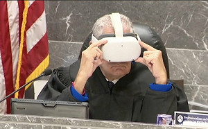 (影) 法庭首次! 佛州法官利用VR頭盔 進入被告第一人稱視角審案
