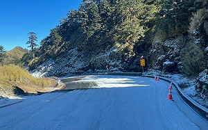 合歡山入夜有下雪機率 台14甲翠峰至大禹嶺封路