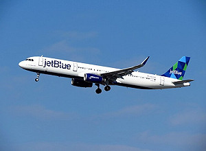 離奇! 美捷藍航空國內線客機起落架發現2屍體 警方追查死者身分