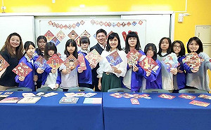 設計過年文創商品  高市光華國中美術班美展作品「蛇麼都有」  