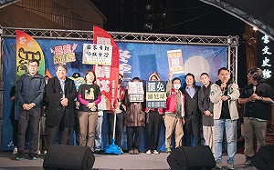 千名青鳥究責濫權立委台中場「抗議國民黨通匪」   民眾：繳稅不是為了養共匪