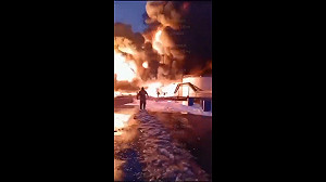 (影) 俄機場油庫挨轟坦克也爆炸! 俄媒證實3米-8遭擊落 2 FAB炸彈轟自家領土