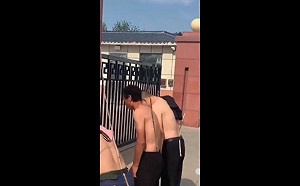 (影) 不該為政府做事還想領工資? 河南驚傳「負荊請罪」討薪事件引熱議