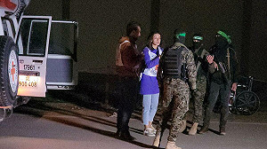 (影) 以105人質只剩20存活? 德切斷對巴金援 倫敦出現反穆斯林示威