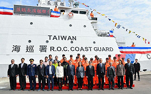 「國艦國造」如期如質交船、命名下水   卓榮泰：傳達台灣堅守民主、自由決心  