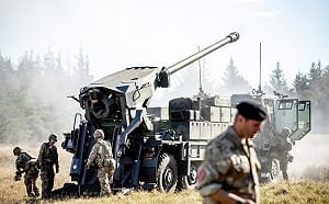 (影）英3萬無人機將援烏! 丹麥凱薩自走砲、美軍AR夜視鏡也已上戰場 