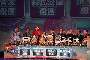 2025屏東燈節盛大點燈  四大燈區、屏小龍小提燈點亮屏東