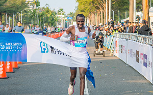 2025高雄富邦馬拉松落幕  肯亞選手橫掃全馬牌榜  