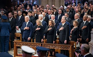 巧合? 故意? Po卡特國葬照片 這個美國「未來最重要人物」竟然都被「卡掉」