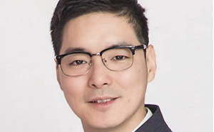 群組內一張圖遭疑「親美貶俄」 中國教授竟惱羞罵學生弱智、瘋狗