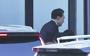 尹錫悅今日將親自出庭審理 成首位以嫌疑人身份出庭的現任總統