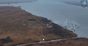 (影) 俄軍登陸斷腸時! 強渡第聶伯河三角洲試圖上岸 烏軍用集束炸彈殲滅