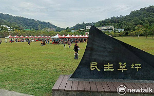 出席霧峰草地音樂會 周永暉：遊客中心落腳民主草坪 還可辦曬書會