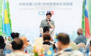 林佳龍率團訪帛琉遇車禍意外  6外交人員受傷無生命危險