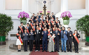 接見崇越論文得獎學生 賴清德:政府將朝三方向持續推動