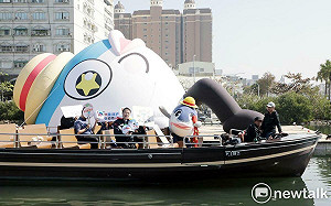 年年有「魚」魚頭君氣偶現身安平運河  黃偉哲帥氣搭遊艇開箱