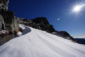雪霸聖稜線白頭  高山積雪逾15公分