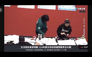 柯建銘人不在卻能表決？ 這綠委「一人按三票」 她痛批：這就是更大的民主？