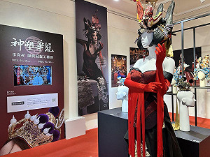 民間信仰再現代化 中友創意平台展出李育昇服裝冠盔工藝展