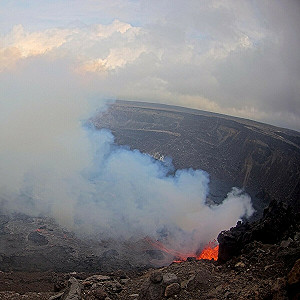 近一個月第五度!夏威夷最活躍火山再度爆發 引發地震與熔岩噴發