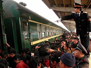 經濟寒冬春運怪象? 高鐵空座、綠皮車擠爆 沒錢、節儉成為中國新年主題
