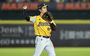 19歲站穩一軍 江坤宇成最年輕億元男!